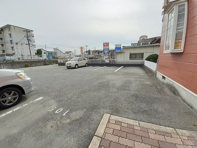 サンビレッヂ野里の駐車場