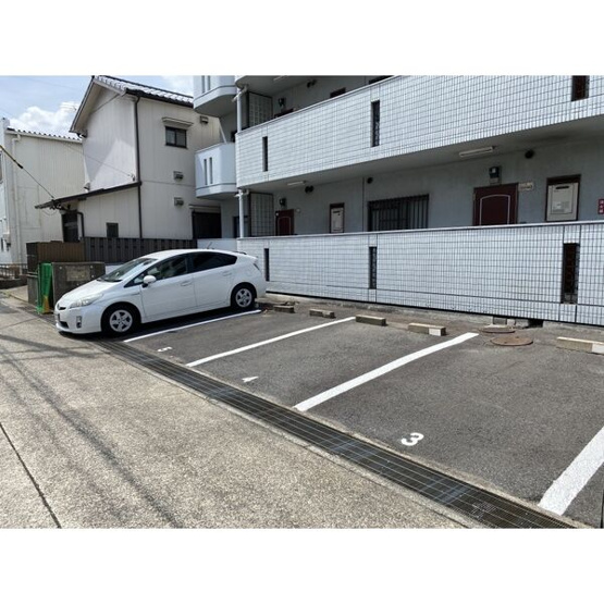 【駐車場】 | ロイヤルタウン