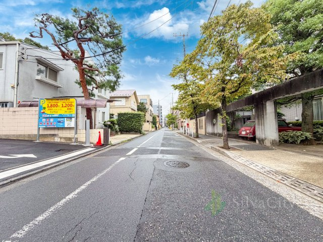 目黒区駒場4丁目の前面道路含む現地写真