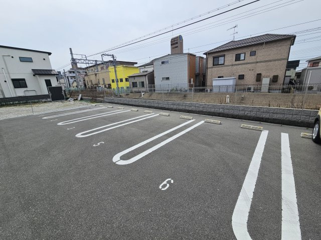 ウィステリアの駐車場