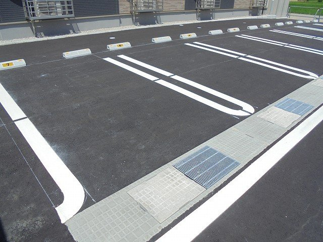 グロワールパレスＤの駐車場