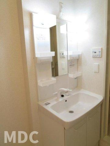 徳島市新浜町１丁目のアパートの洗面所