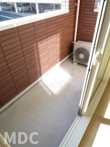 徳島市新浜町１丁目のアパートのバルコニー