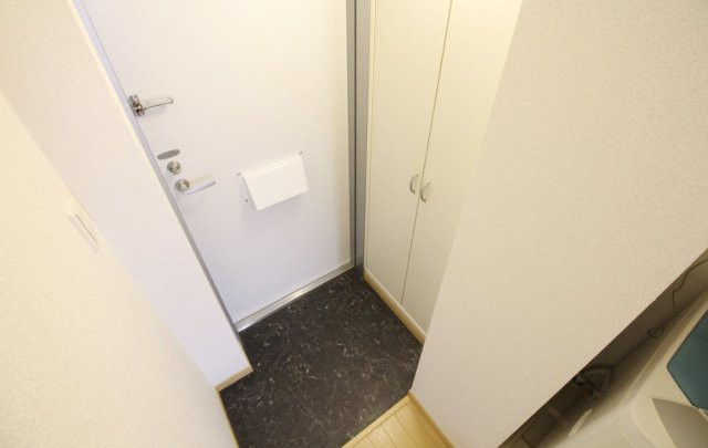 レオパレスサンライトの玄関|収納もある玄関です