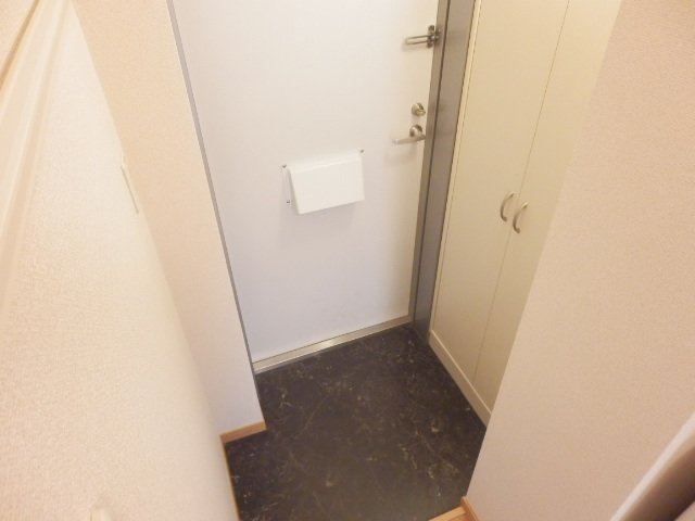レオパレス久保吉の玄関|たくさんの靴が収納できます！