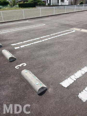 徳島市南佐古六番町のアパートの駐車場