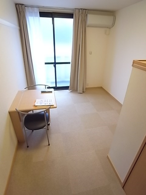 レオパレス鳴尾Bの居間・リビング