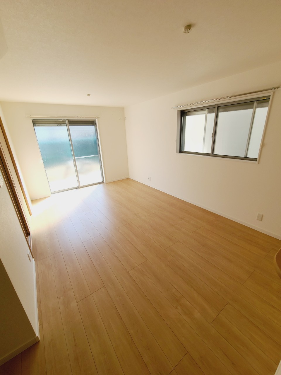 笠屋町戸建　B棟の居間・リビング