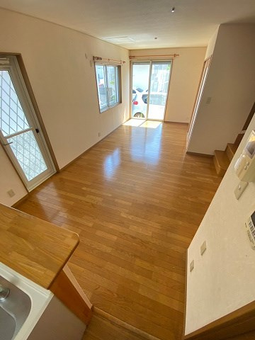 久出ヶ谷町戸建貸家の居間・リビング