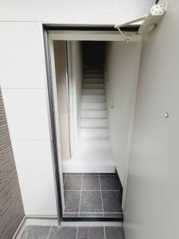セレーノ津門綾羽の玄関