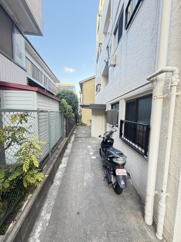 高徳町五丁目マンションの駐車場