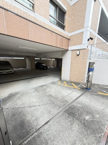 ロイヤル神戸北野通りの駐車場