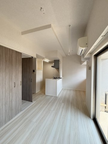 ネストピア博多駅ステージの居間・リビング|こちらの居間で趣味の時間をお楽しみください