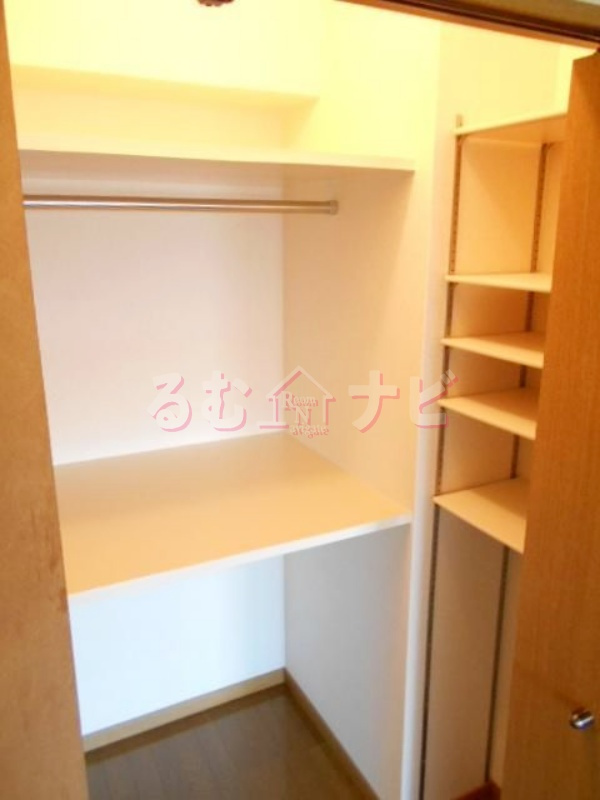 福岡市南区大楠２丁目の賃貸マンションのエントランス