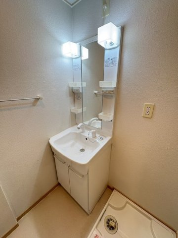 プリマベーラくずはの洗面所|明るい洗面所です