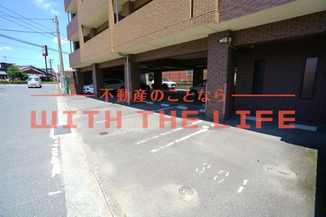アーニスト新合川【キャッシュバック対象物件】の駐車場|駐車場があるので、車を買う予定の方も安心です