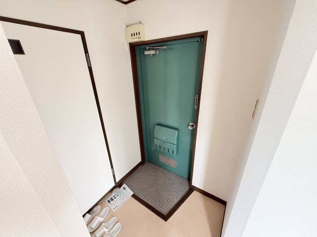 リアライズ上野通の玄関