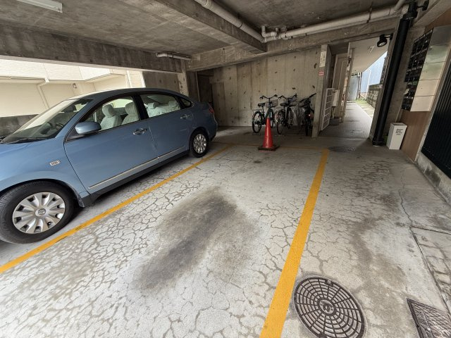 リアライズ上野通の駐車場