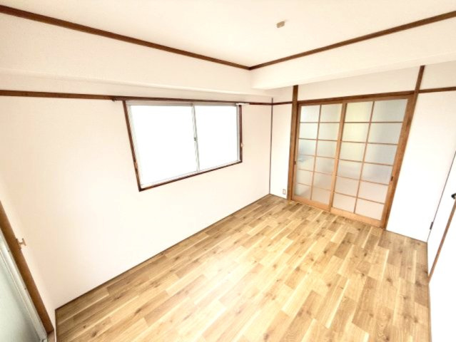 リアライズ上野通の洋室