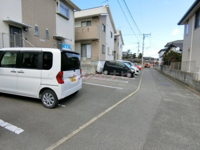 春日市上白水１０丁目のアパートの駐車場