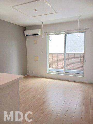徳島市南庄町５丁目のアパートの居間・リビング