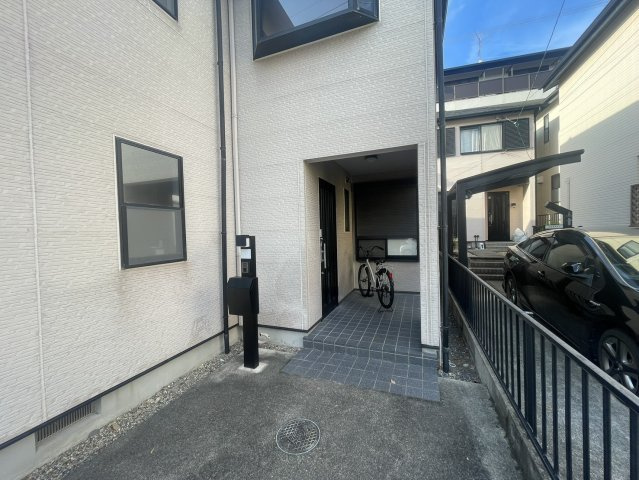 大留町一丁目戸建の駐車場