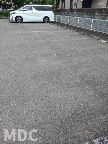メゾン・フジの駐車場