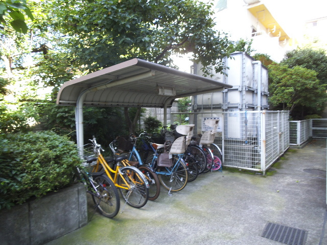 シテェ・ドルトワールのその他共用部分|屋根付き駐輪場があります☆