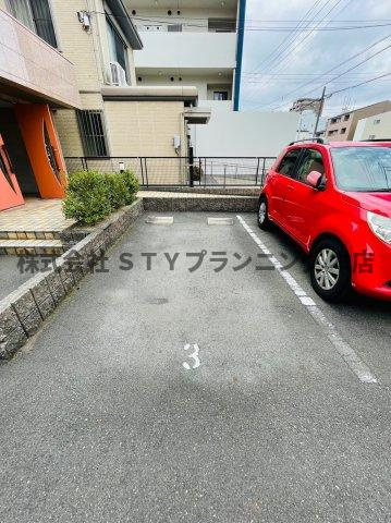 仲介手数料0円！！Aranjuez千原の駐車場