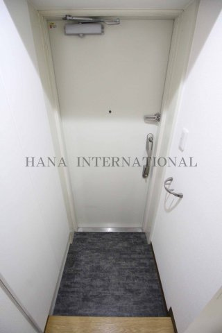 ドミール浦安当代島の玄関