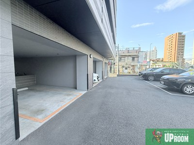 古出来エンブルコートの駐車場
