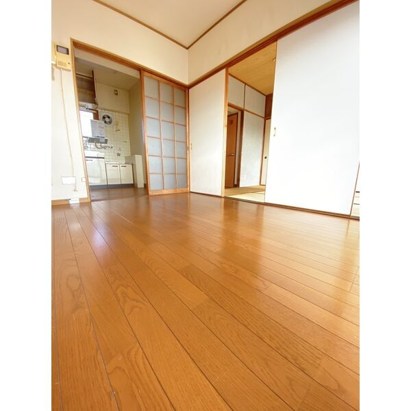 名北ビルの居間・リビング