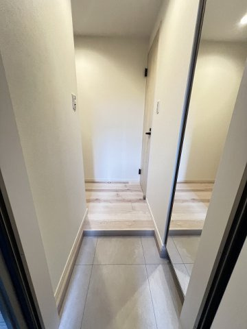 尼崎市杭瀬北新町３丁目のアパートの玄関