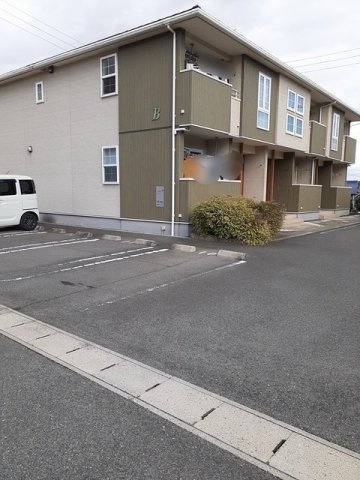 エレガントＢの駐車場