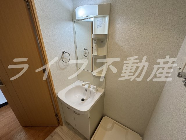 М’プラザ玉造の独立洗面台|独立洗面台、小物を置くことができて便利です