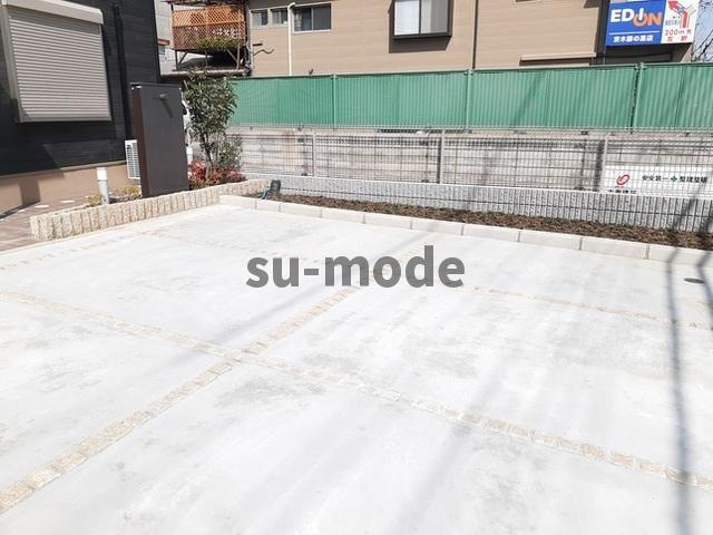 フォルシュの駐車場