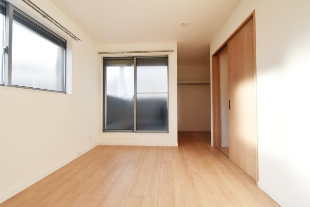 笠屋町戸建の洋室