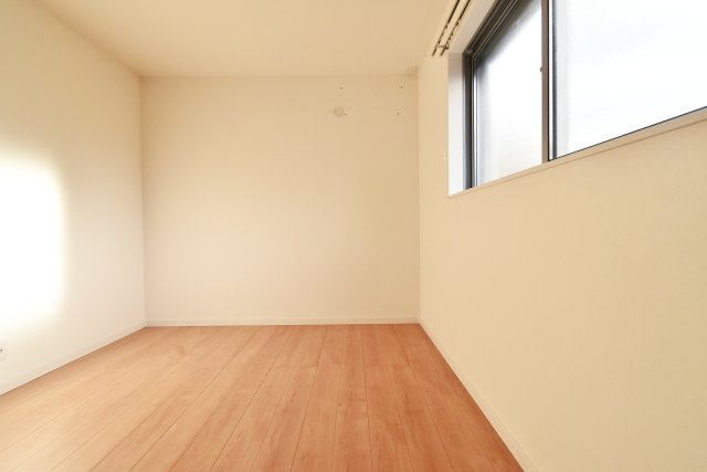 笠屋町戸建の洋室|6帖