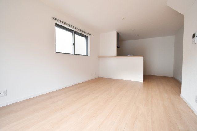 笠屋町戸建の居間・リビング