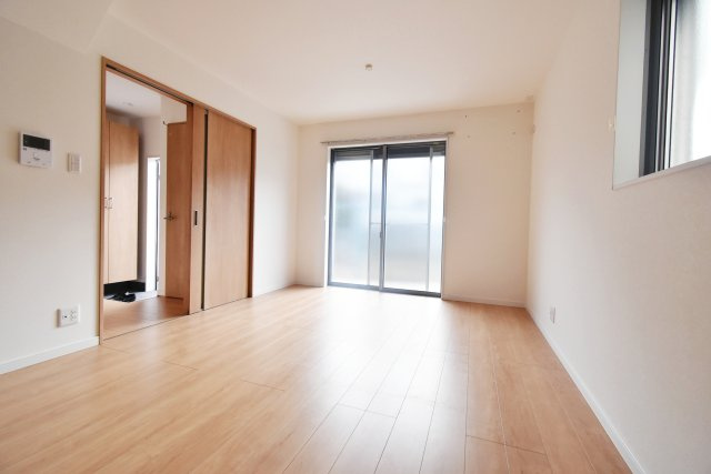 笠屋町戸建の居間・リビング