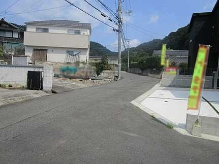 広島市安佐南区上安7丁目　新築一戸建ての前面道路含む現地写真