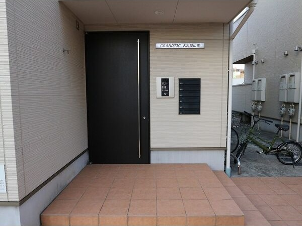GRANDTIC名古屋山王のエントランス