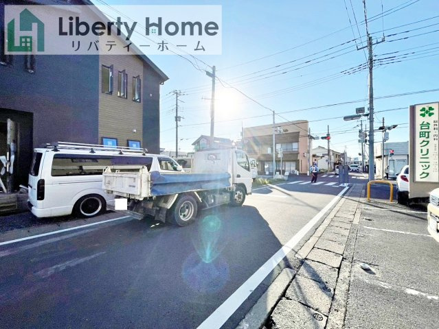 水戸市元吉田町11期　新築戸建　3号棟の前面道路含む現地写真