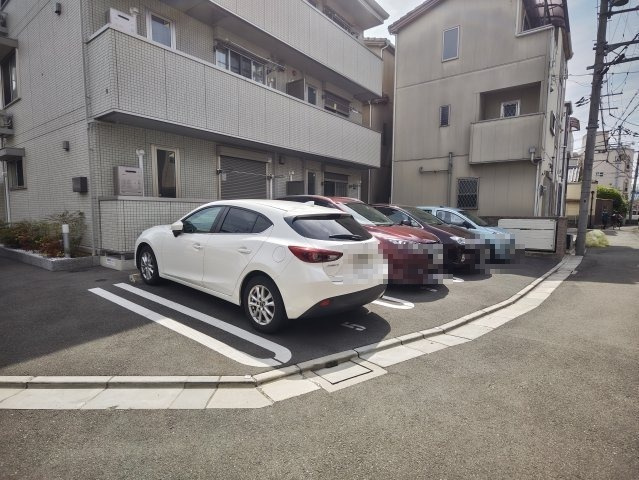 プリズムの駐車場|カースペースがあります