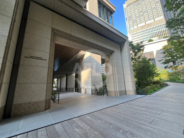 グラングリーン大阪THE NORTH RESIDENCE　扇町小学校のエントランス