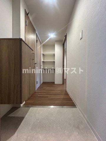 JJ　RESIDENCE　NISHIKUJOの玄関