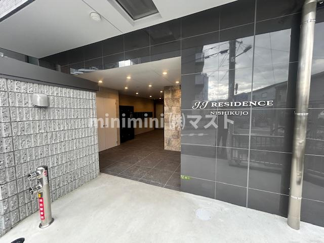 JJ　RESIDENCE　NISHIKUJOのエントランス