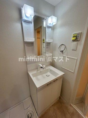 JJ　RESIDENCE　NISHIKUJOの洗面所