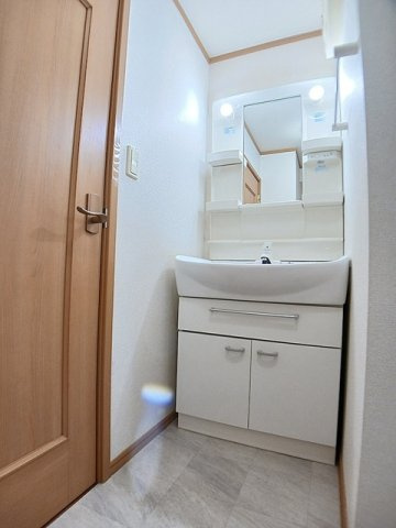 グレース・ＡＫＩ壱番館の洗面所|広い洗面スペース