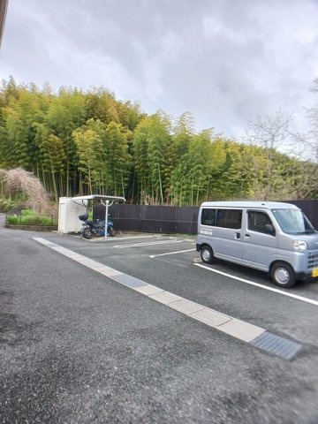 ヒルサイドハウスＡの駐車場|カースペースがあります